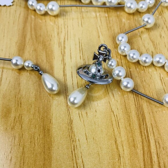NEW Vivienne Westwood Brooken pearl necklace Silver - Picture 3 of 10